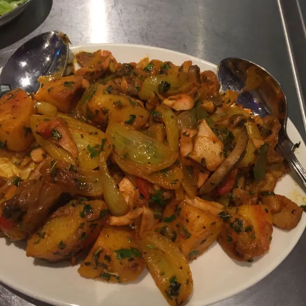 A jalfrezi curry with peppers, onions and green chillies in a glossy sauce.